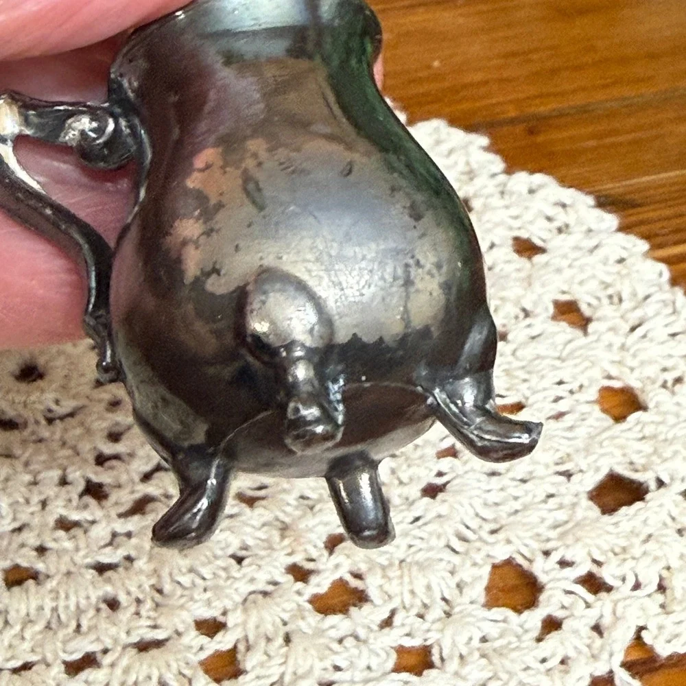 Unbranded Salt & Pepper Shakers Silver Good Vintage Footed Crest